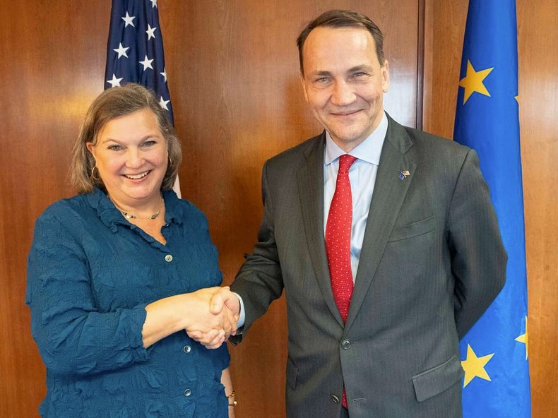 vn-Nuland-Sikorski